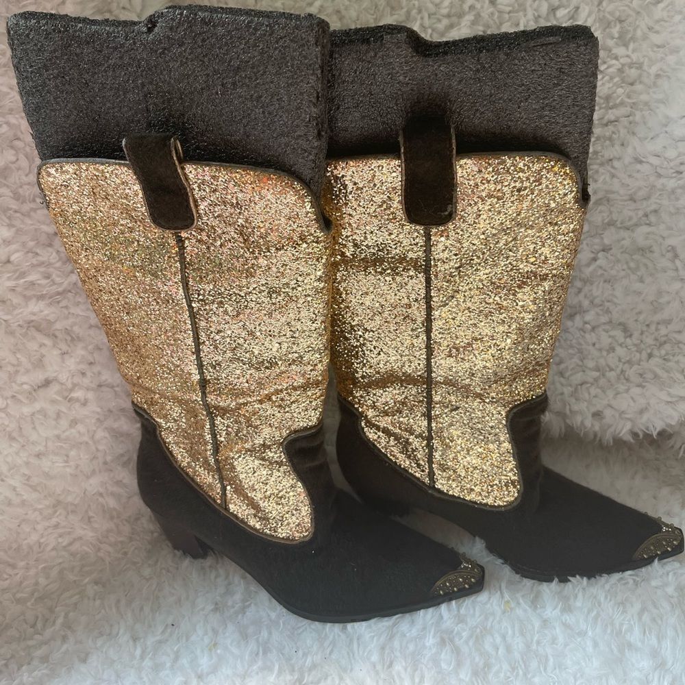 Colin Stuart Cow girl boots with gold glitter & faux  brown fur jewel toe SZ9B